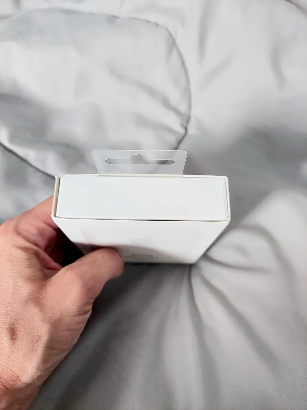 Apple MagSafe iPhone MagSafe White Portable Charger Battery Pack NWT Resortwear